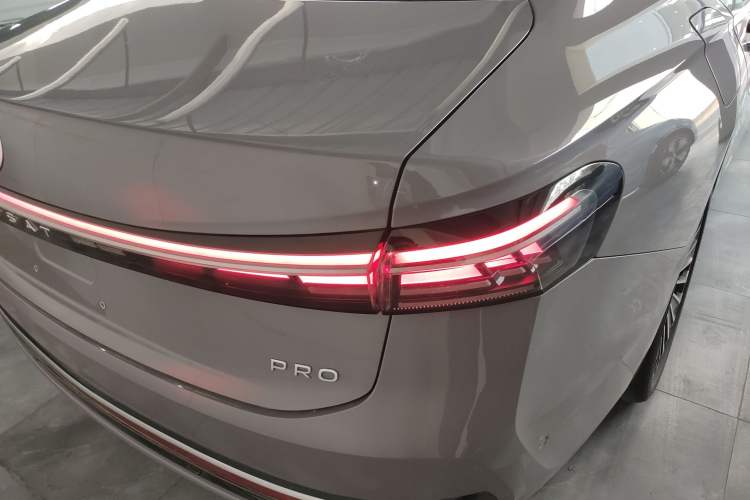 Used Volkswagen Passat 2025 Pro 380TSI Dragon Supreme Edition Right Rear Taillight