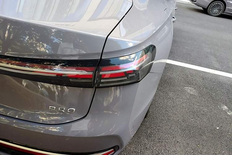 Used Volkswagen Passat 2025 Pro 380TSI Dragon Supreme Edition Right Rear Taillight