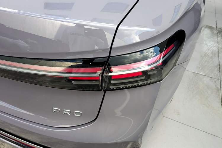 Used Volkswagen Passat 2025 Pro 380TSI Dragon Supreme Edition Right Rear Taillight