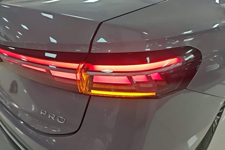 Used Volkswagen Passat 2025 Pro 380TSI Dragon Supreme Edition Right Rear Taillight