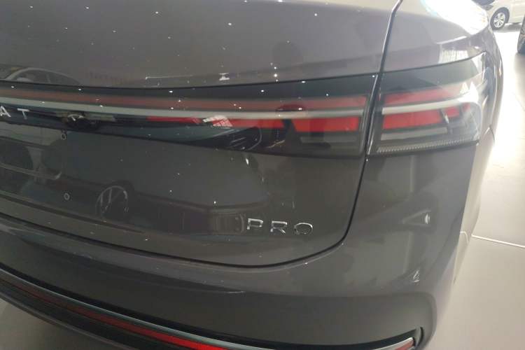Used Volkswagen Passat 2025 Pro 380TSI Dragon Supreme Edition Right Rear Taillight