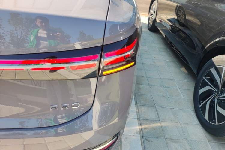 Used Volkswagen Passat 2025 Pro 380TSI Dragon Supreme Edition Right Rear Taillight