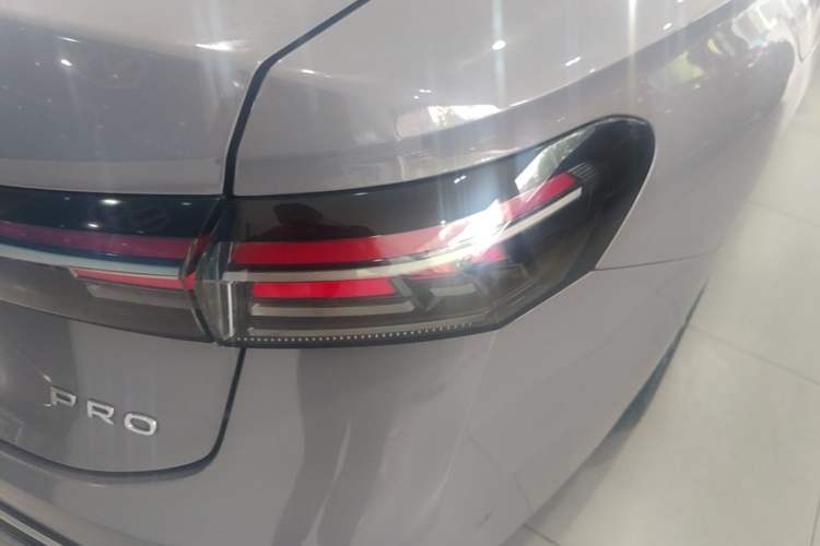 Used Volkswagen Passat 2025 Pro 380TSI Dragon Supreme Edition Right Rear Taillight