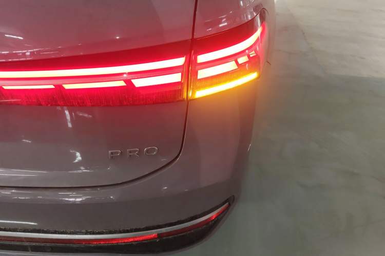 Used Volkswagen Passat 2025 Pro 380TSI Dragon Supreme Edition Right Rear Taillight