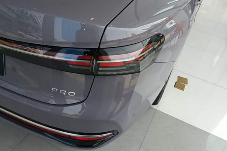 Used Volkswagen Passat 2025 Pro 380TSI Dragon Supreme Edition Right Rear Taillight