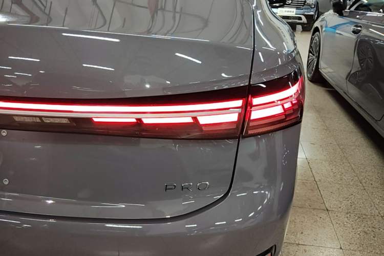Used Volkswagen Passat 2025 Pro 380TSI Dragon Supreme Edition Right Rear Taillight