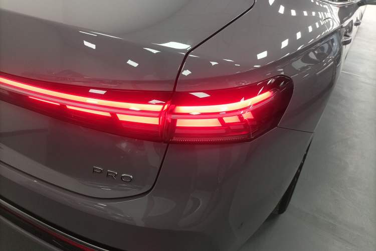 Used Volkswagen Passat 2025 Pro 380TSI Dragon Supreme Edition Right Rear Taillight