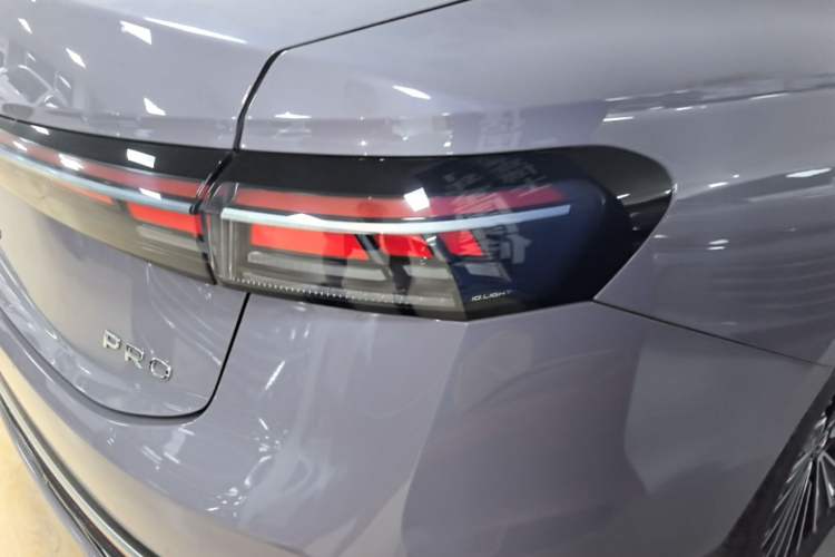 Used Volkswagen Passat 2025 Pro 380TSI Dragon Supreme Edition Right Rear Taillight