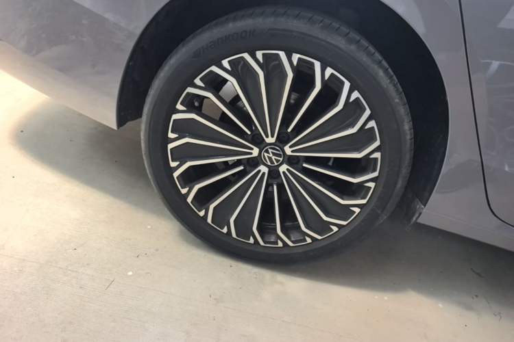 Used Volkswagen Passat 2025 Pro 380TSI Dragon Supreme Edition Right Rear Wheel Hub