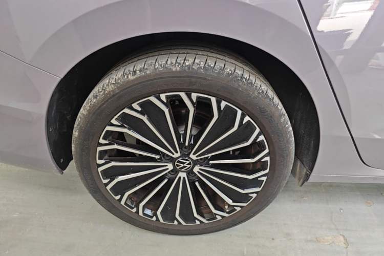Used Volkswagen Passat 2025 Pro 380TSI Dragon Supreme Edition Right Rear Wheel Hub