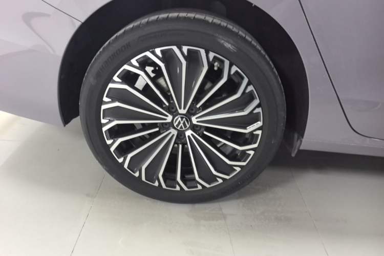 Used Volkswagen Passat 2025 Pro 380TSI Dragon Supreme Edition Right Rear Wheel Hub