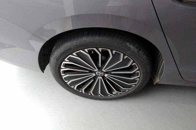 Used Volkswagen Passat 2025 Pro 380TSI Dragon Supreme Edition Right Rear Wheel Hub