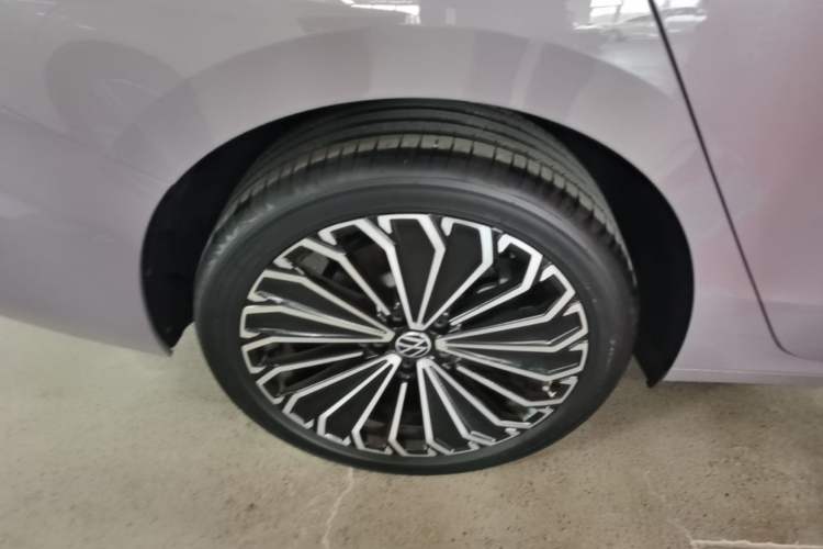 Used Volkswagen Passat 2025 Pro 380TSI Dragon Supreme Edition Right Rear Wheel Hub