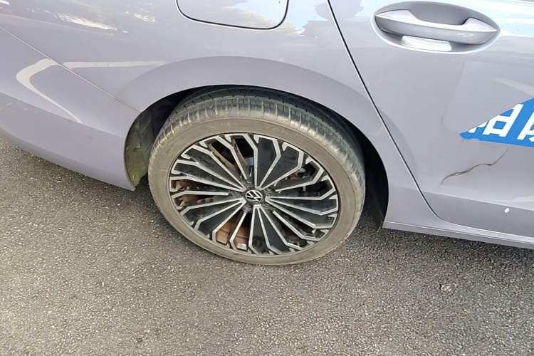 Used Volkswagen Passat 2025 Pro 380TSI Dragon Supreme Edition Right Rear Wheel Hub
