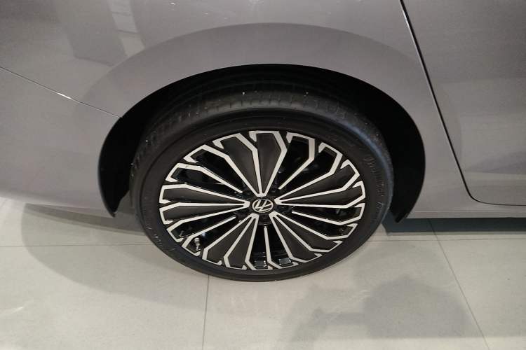 Used Volkswagen Passat 2025 Pro 380TSI Dragon Supreme Edition Right Rear Wheel Hub