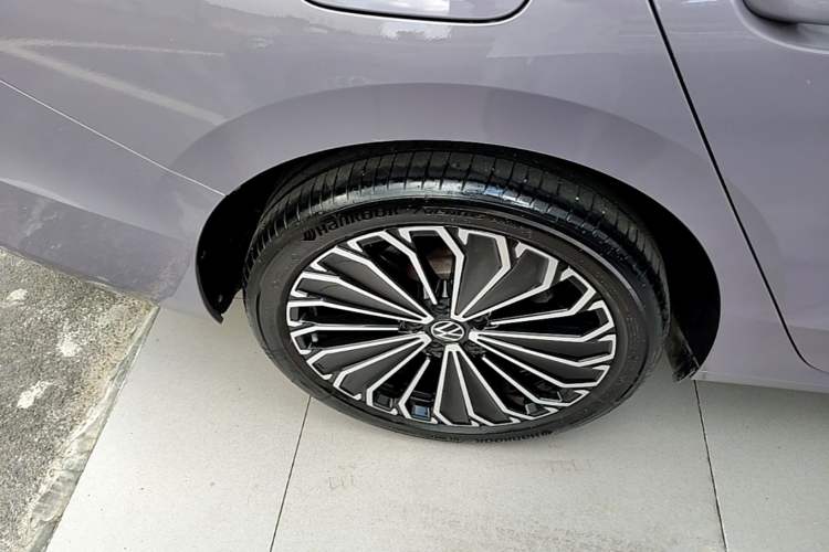 Used Volkswagen Passat 2025 Pro 380TSI Dragon Supreme Edition Right Rear Wheel Hub