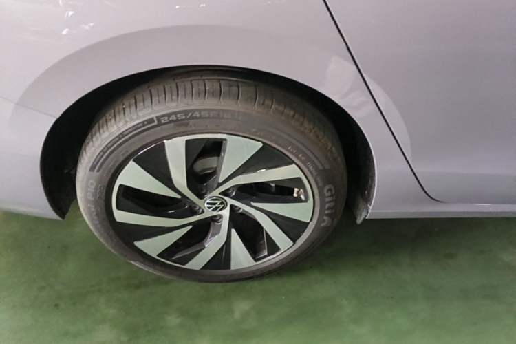 Used Volkswagen Passat 2025 Pro 380TSI Dragon Glory Edition Right Rear Wheel Hub