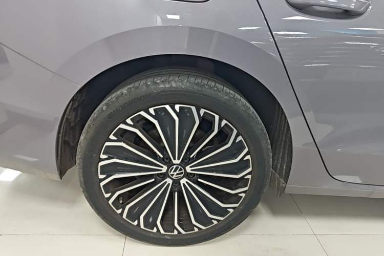Used Volkswagen Passat 2025 Pro 380TSI Dragon Supreme Edition Right Rear Wheel Hub