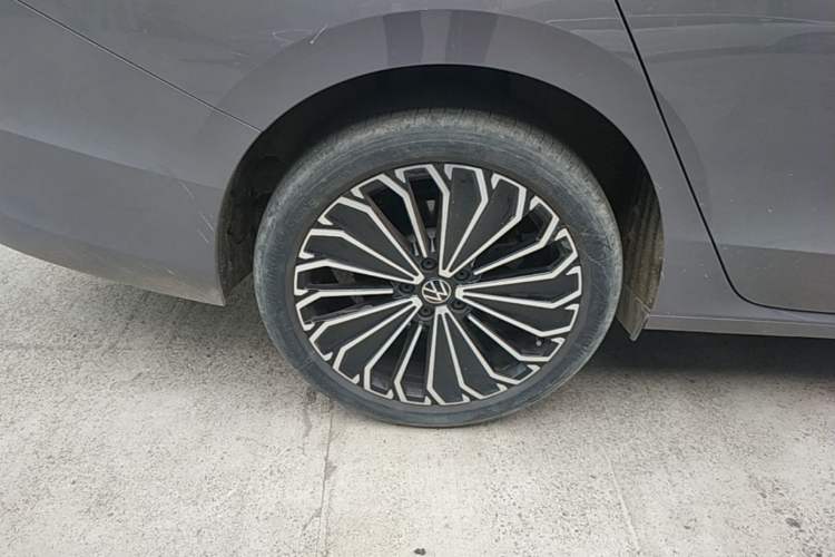 Used Volkswagen Passat 2025 Pro 380TSI Dragon Supreme Edition Right Rear Wheel Hub