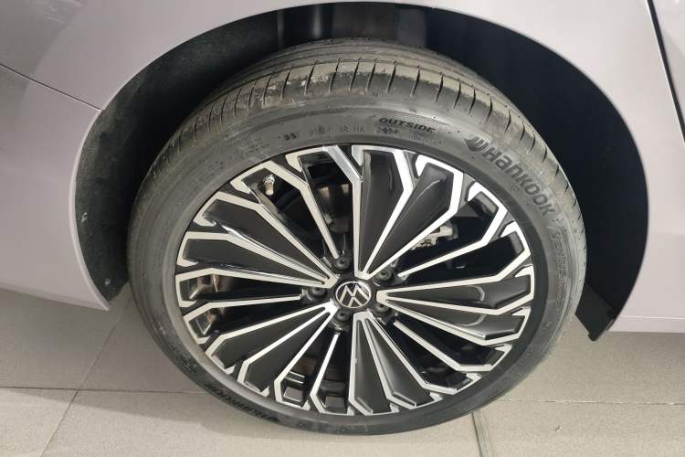 Used Volkswagen Passat 2025 Pro 380TSI Dragon Supreme Edition Right Rear Wheel Hub