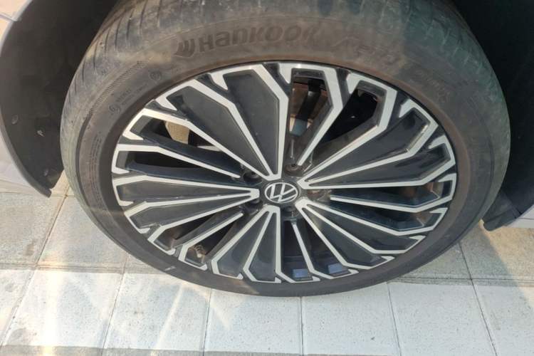 Used Volkswagen Passat 2025 Pro 380TSI Dragon Supreme Edition Right Rear Wheel Hub
