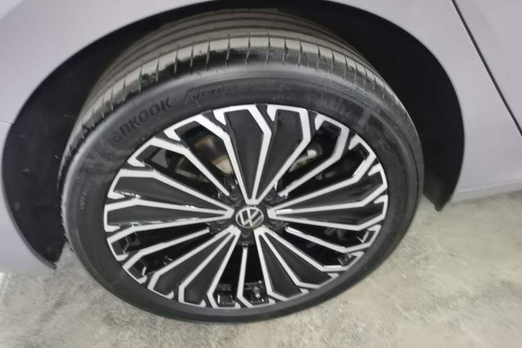 Used Volkswagen Passat 2025 Pro 380TSI Dragon Supreme Edition Right Rear Wheel Hub