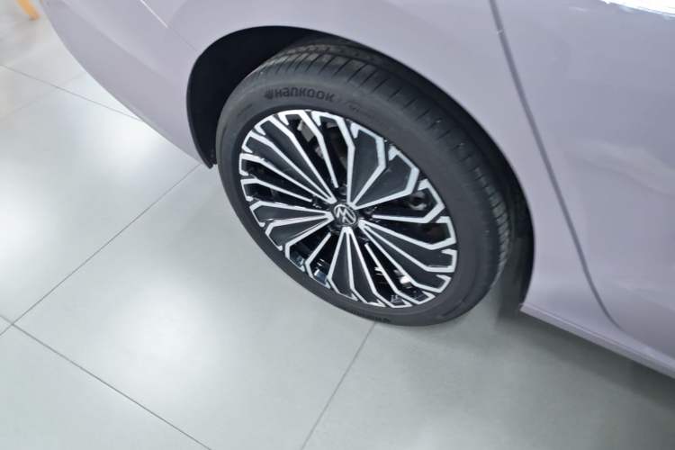 Used Volkswagen Passat 2025 Pro 380TSI Dragon Supreme Edition Right Rear Wheel Hub