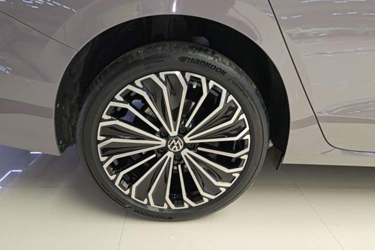 Used Volkswagen Passat 2025 Pro 380TSI Dragon Supreme Edition Right Rear Wheel Hub