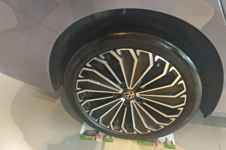 Used Volkswagen Passat 2025 Pro 380TSI Dragon Supreme Edition Right Rear Wheel Hub