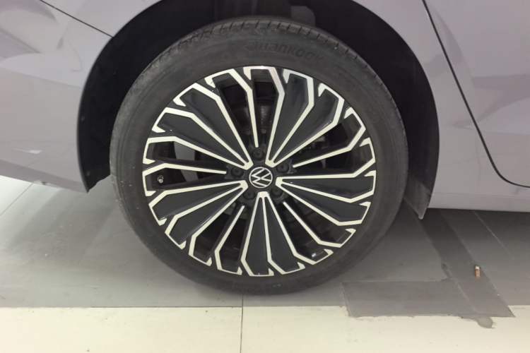 Used Volkswagen Passat 2025 Pro 380TSI Dragon Supreme Edition Right Rear Wheel Hub