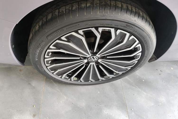 Used Volkswagen Passat 2025 Pro 380TSI Dragon Supreme Edition Right Rear Wheel Hub