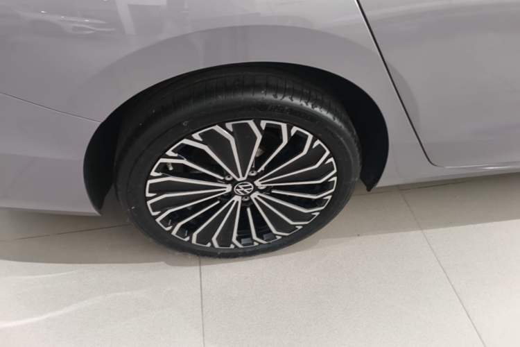 Used Volkswagen Passat 2025 Pro 380TSI Dragon Supreme Edition Right Rear Wheel Hub