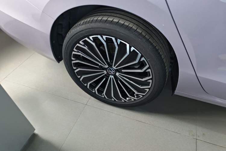 Used Volkswagen Passat 2025 Pro 380TSI Dragon Supreme Edition Right Rear Wheel Hub