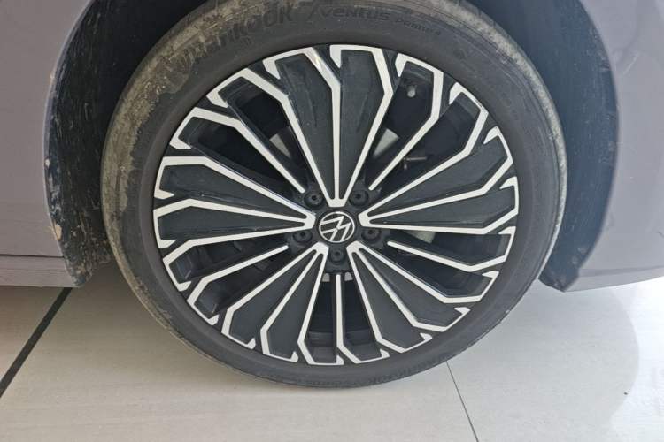 Used Volkswagen Passat 2025 Pro 380TSI Dragon Supreme Edition Right Rear Wheel Hub