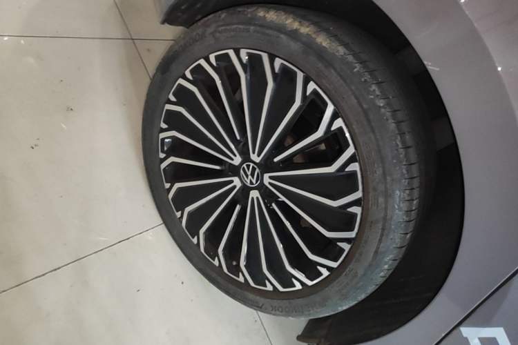 Used Volkswagen Passat 2025 Pro 380TSI Dragon Supreme Edition Right Rear Wheel Hub