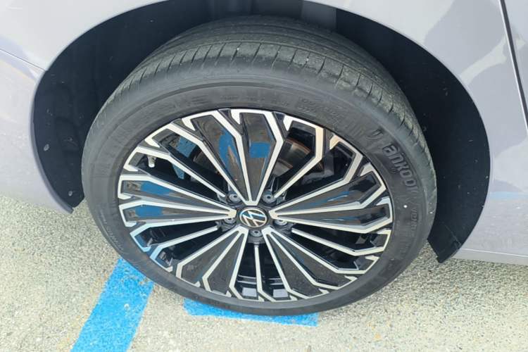 Used Volkswagen Passat 2025 Pro 380TSI Dragon Supreme Edition Right Rear Wheel Hub