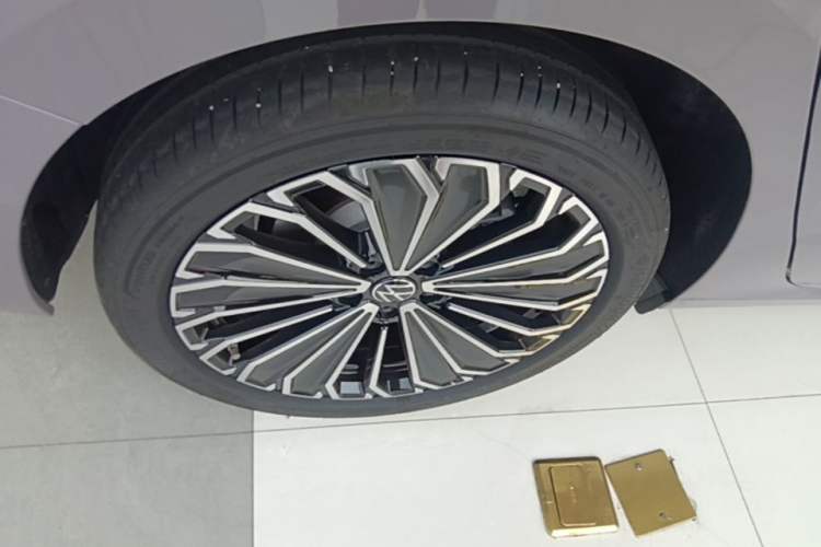 Used Volkswagen Passat 2025 Pro 380TSI Dragon Supreme Edition Right Rear Wheel Hub