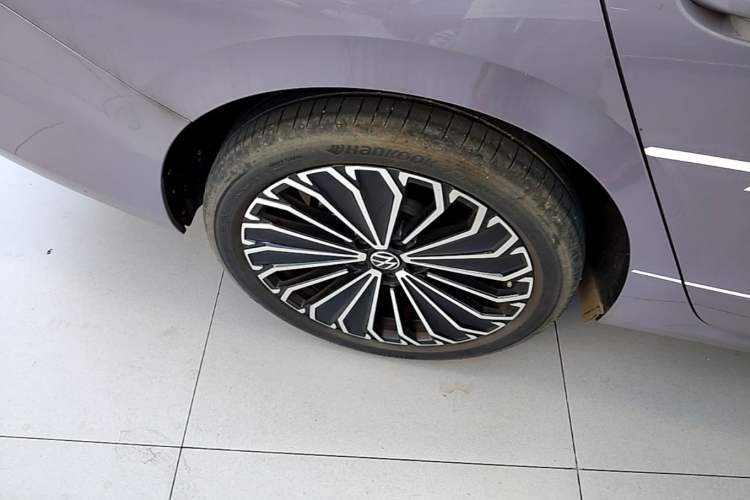 Used Volkswagen Passat 2025 Pro 380TSI Dragon Supreme Edition Right Rear Wheel Hub