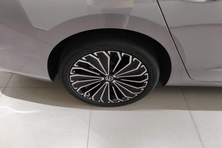 Used Volkswagen Passat 2025 Pro 380TSI Dragon Supreme Edition Right Rear Wheel Hub