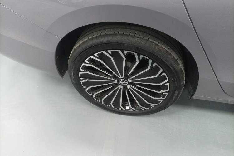 Used Volkswagen Passat 2025 Pro 380TSI Dragon Supreme Edition Right Rear Wheel Hub