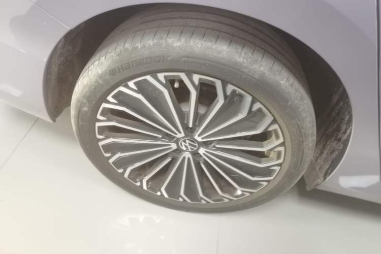 Used Volkswagen Passat 2025 Pro 380TSI Dragon Supreme Edition Right Rear Wheel Hub