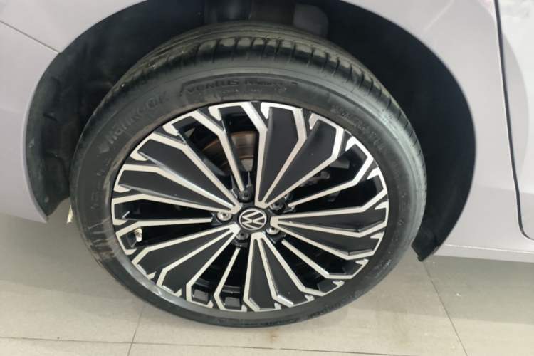 Used Volkswagen Passat 2025 Pro 380TSI Dragon Supreme Edition Right Rear Wheel Hub