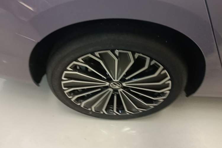 Used Volkswagen Passat 2025 Pro 380TSI Dragon Supreme Edition Right Rear Wheel Hub