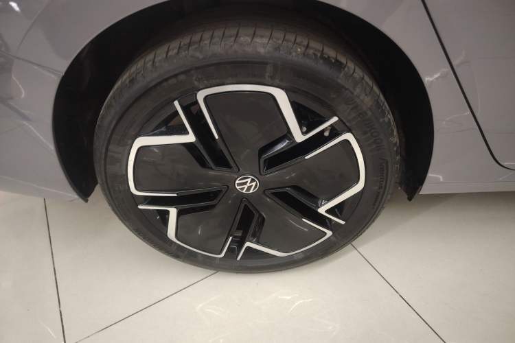 Used Volkswagen Passat 2025 Pro 380TSI Starry Dragon Luxury Edition Right Rear Wheel Hub