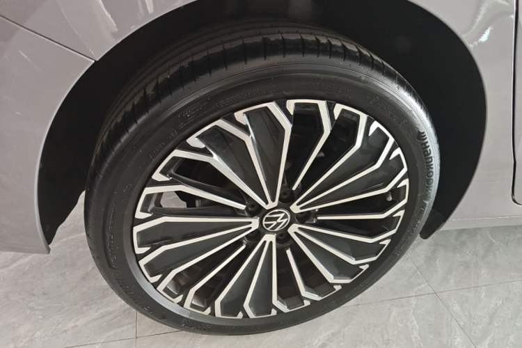 Used Volkswagen Passat 2025 Pro 380TSI Dragon Supreme Edition Right Rear Wheel Hub