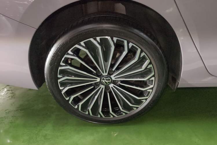 Used Volkswagen Passat 2025 Pro 380TSI Dragon Supreme Edition Right Rear Wheel Hub