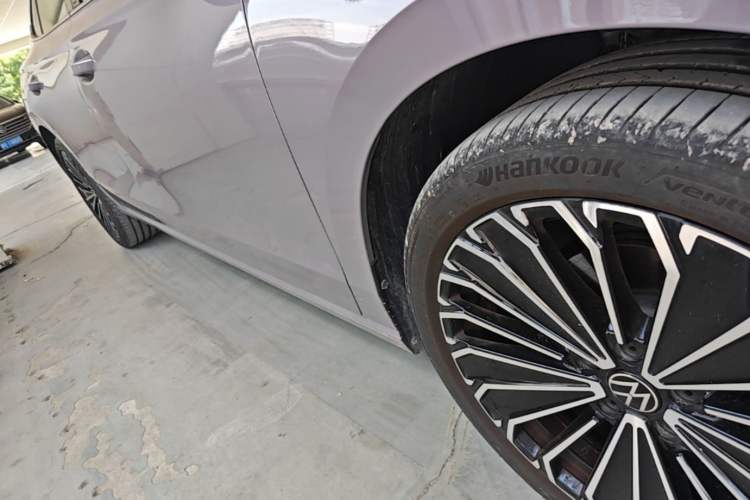 Used Volkswagen Passat 2025 Pro 380TSI Dragon Supreme Edition Right Side Sill