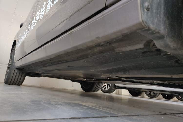 Used Volkswagen Passat 2025 Pro 380TSI Dragon Supreme Edition Right Side Sill