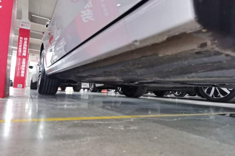 Used Volkswagen Passat 2025 Pro 380TSI Dragon Supreme Edition Right Side Sill