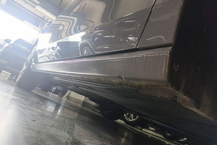 Used Volkswagen Passat 2025 Pro 380TSI Dragon Glory Edition Right Side Sill